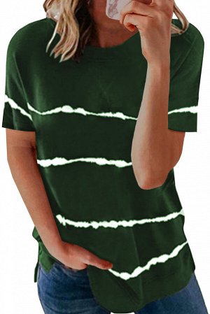 Зеленая футболка в белую полоску