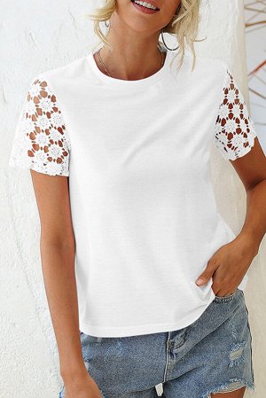 Белая футболка с кружевными рукавами в стиле пэчворк