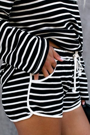 Черно-белый полосатый легкий комплект: блуза с открытым плечом + шорты с карманами