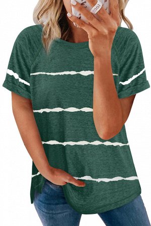 Зеленая свободная футболка в белую полоску с подкатанными рукавами