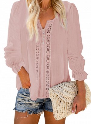 Розовая блуза с фигурным вырезом на пуговицах и кружевной отделкой