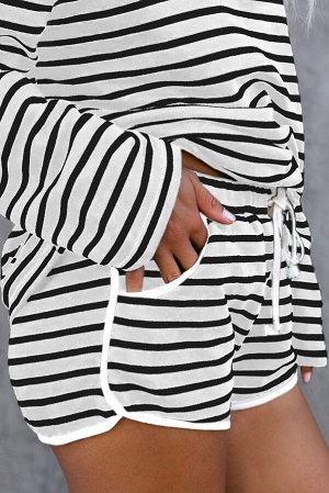 Серо-белый полосатый легкий комплект: блуза с открытым плечом + шорты с карманами