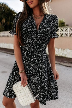 Черно-белое мини-платье с V-образным вырезом на пуговицах и цветочным принтом