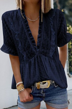 Синяя блуза в швейцарский горошек с V-образным вырезом и рюшами