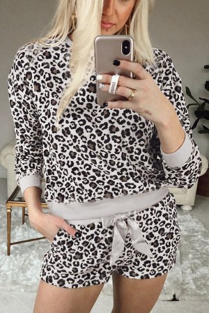 Серый леопардовый пижамный комплект: свитшот + шорты