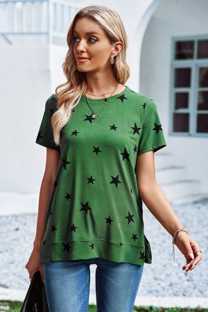 Зеленая футболка со звездным принтом