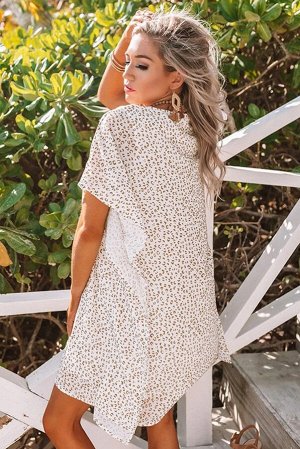 Белое свободное мини-платье с V-образным вырезом и леопардовым принтом