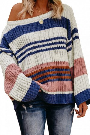 Белый вязаный свитер в сине-бежевую полоску с открытым плечом