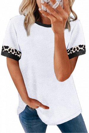 Белая футболка с леопардовыми вставками на рукавах