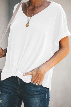 Белая свободная блуза с короткими рукавами и узлом снизу