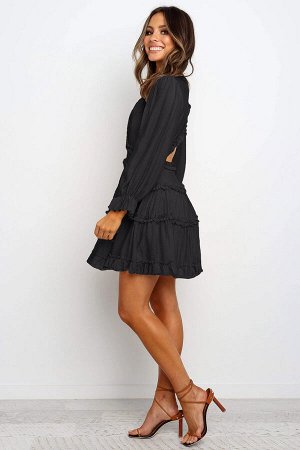 Черное платье с оборками с открытой спиной и V-образным вырезом