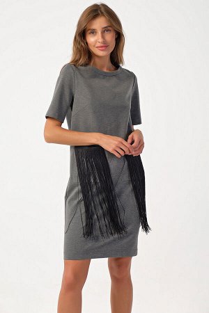Платье трикотажное короткое с бахромой серый меланж