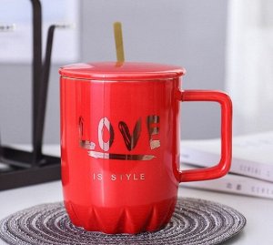Кружка с крышкой и ложкой, надпись "Love", цвет красный
