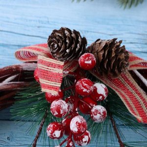 Венок новогодний d-24 см "Скандинавия" веточка с ягодками