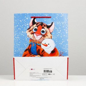 Пакет подарочный "Тигр и снеговик", 26 х 32 х 12 см