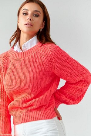 Яркий коралловый свитер