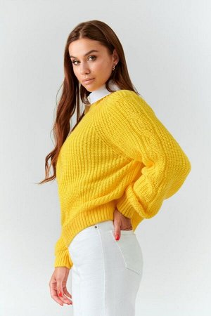 Яркий желтый свитер
