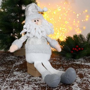 Мягкая игрушка "Дед Мороз в шапочке с кружочками-длинные ножки" 15х45 см, серебристо-белый