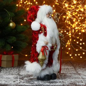 Дед Мороз "В красном костюме, с узорным посохом и фонариком" 17х30 см
