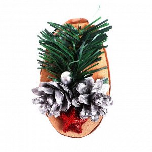 Новогодний декор «Праздничный магнит» серебряные шишки