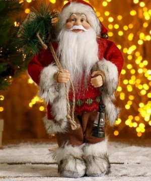 Дед Мороз в красной шубке с фонариком и мешочком