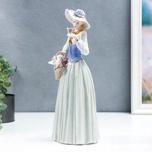 Сувенир керамика "Девушка в платье с корсетом с корзинкой" 30х11х10 см