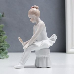 Сувенир керамика "Маленькая балерина на пуфике, с зеркалом" 16 см