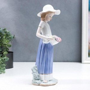 Сувенир керамика "Девочка в голубой юбке и белой шляпке с тарелкой с цветами" 30 см