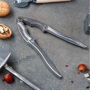 Подарочный набор кухонных принадлежностей "Ретро", 4 предмета: орехокол, чесночница, молоток, нож 71