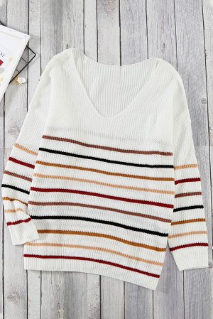 Белый вязаный свитер в разноцветную полоску с открытым плечом