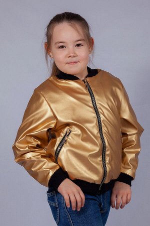 Куртка Цвет: Золото; Материал: Эко-кожаВетровка-бомбер для девочки изготовлена из экокожи. 
Украшает куртку контрастные замки и нашивка на левой полочке.
В прохладную,дождливую и ветренную погоду буде