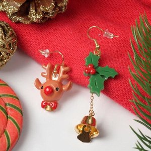 Серьги "Новогодние" игрушки, олень и колокольчик с веткой, цвет коричнево-зелёный в золоте