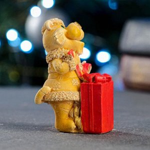 Статуэтка "Тигр - Дед Мороз с подарками" 10х6х6 см