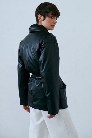Черная куртка из эко-кожи