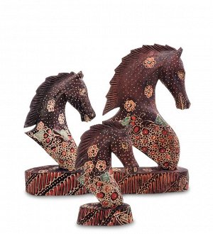 10-013 Фигурка "Лошадь" набор из трех 25,20,15 см (батик, о.Ява)
