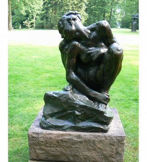 Статуэтка «Crouching woman» Огюст Роден (Museum.Parastone)
