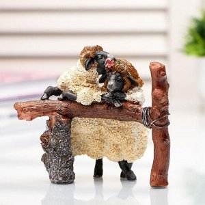 Сувенир полистоун миниатюра "Свидание овец" 9,5х6х12 см