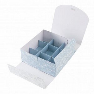 Коробка для 9 конфет с разделителями "Венок Снегири" с лентой, 11*11*5 см