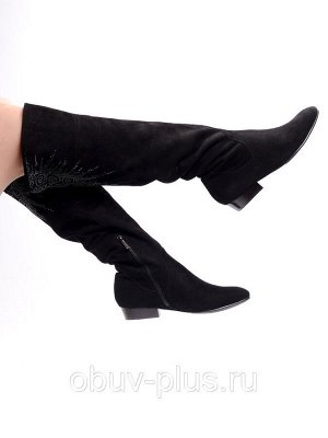 Сапоги Страна производитель: Китай
Полнота обуви: Тип «F» или «Fx»
Материал верха: Замша
Цвет: Черный
Материал подкладки: Байка
Стиль: Городской
Форма мыска/носка: Закругленный
Каблук/Подошва: Каблук
