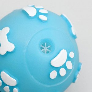 Мячик пищащий "Лапки" для собак, 5,5 см, голубой