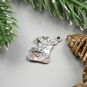 Декор для творчества металл "Новогодний носочек" серебро 2х1,6 см