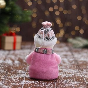 Мягкая игрушка "Снеговик в вязаном костюме" 9х15 см, розовый