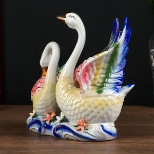 Сувенир керамика "Лебеди в заводи с цветами" цветные 21х20,7х10,3 см
