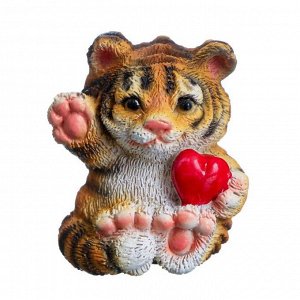 Магнит "Тигр с сердечком" рыжий, 3,5х1,5х4см
