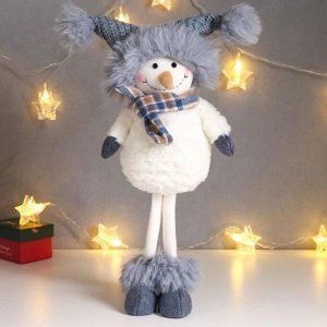 Кукла интерьерная "Снеговичок в серой вязаной шапке с мехом и помпонами" 49х11х18 см