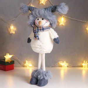 Кукла интерьерная "Снеговичок в серой вязанной шапке с мехом и помпонами" 49х11х18 см
