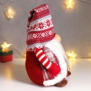Кукла интерьерная "Дед Мороз в красном кафтане, колпак со скандинавскими узорами" 76х22х21 см  62601