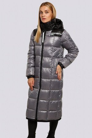Пальто Длинное стеганое зимнее пальто сезона зима 2021-2022. Модель актуальных расцветок, с яркой отделкой, с логотипом – о чем еще можно мечтать. Дизайн выражает контрастное сочетание с черным цветом