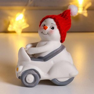 Фигурка "Снеговик в машине" 7,5х5,5х8,5  см