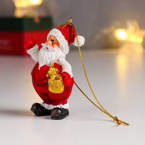 Сувенир полистоун подвеска "Дед Мороз в красном комбинезоне и белом свитере" МИКС 6х2,5х4 см   64899